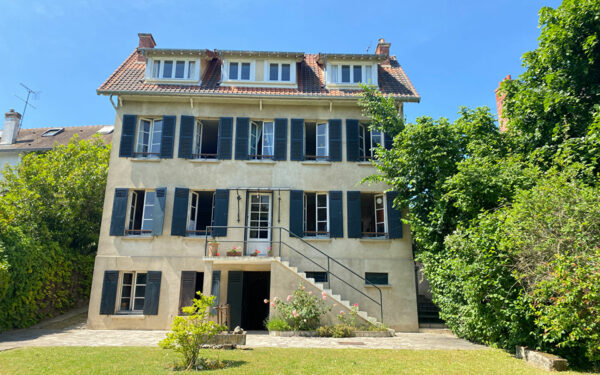 Maison d’époque au jardin extraordinaire de 1400m2 au coeur de ville