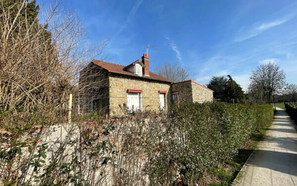 Maison ancienne en pierres du pays