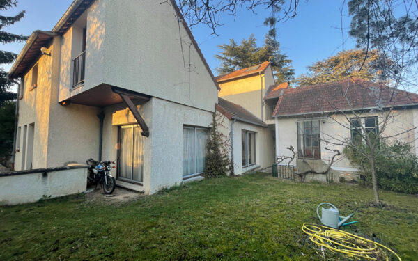 Maison d’architecte Atypique au sein d’une rue très recherchée de Verneuil-sur-seine