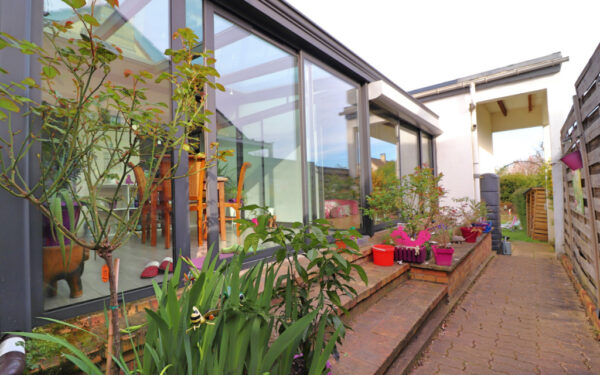 Maison Avant-Gardiste d’architecte des années 50 : Atypique & Bucolique