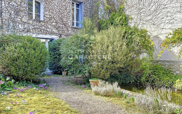 Charmante maison en pierre de 1829 entre Orgeval et Thoiry