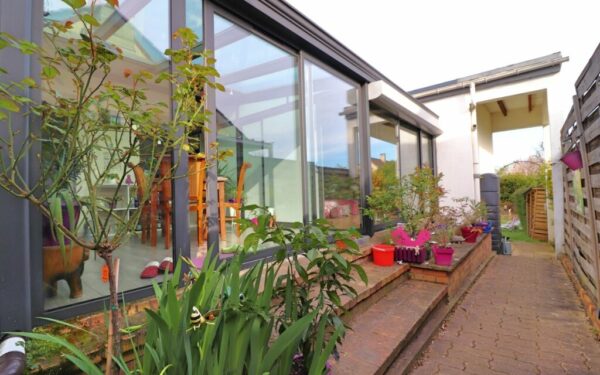 Maison Avant-Gardiste d’architecte des années 50 : Atypique & Bucolique