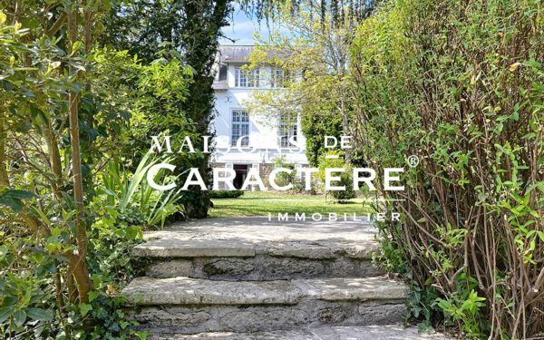 Propriété historique et Pigeonnier sur un Jardin Remarquable de 2300m2, aux abords de la Seine – Andresy
