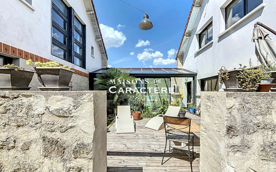 Maison – Loft d’artiste : 2 maisons reliées par une verrière centrale