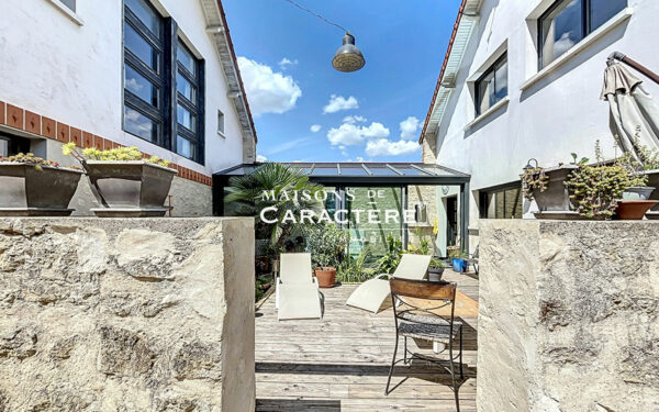 Maison – Loft d’artiste : 2 maisons reliées par une verrière centrale