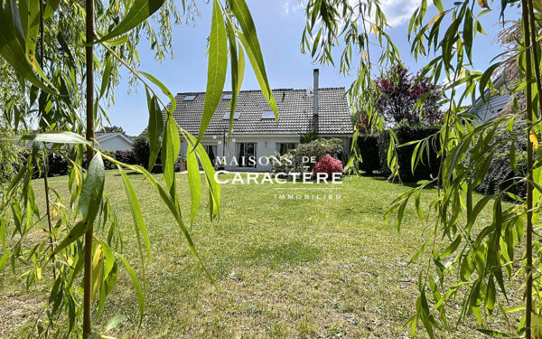 Maison familiale au sein d’un domaine recherché avec piscine, école et tennis  – Marsinval