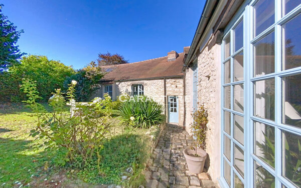 Élégante propriété en plein coeur de Montainville