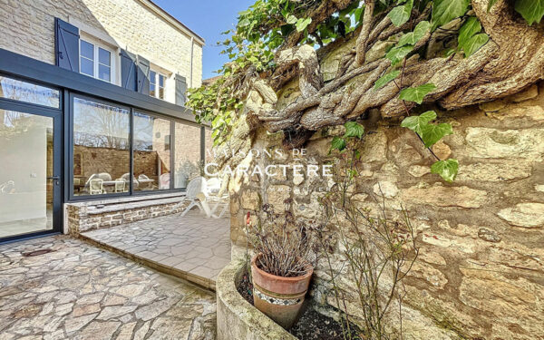 Maison en pierre en coeur de ville