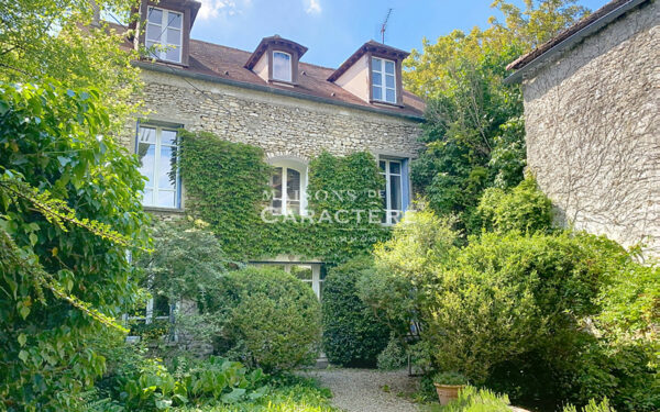 Charmante maison en pierre de 1829 entre Orgeval et Thoiry