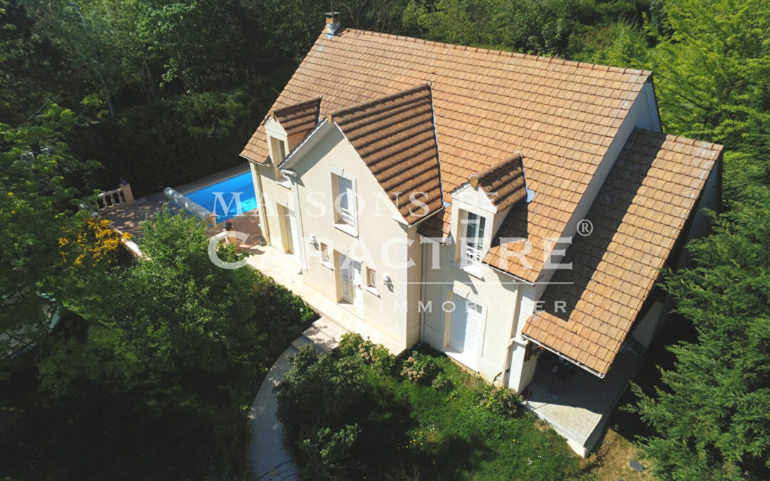 Maison Contemporaine, Remarquable Jardin et Espace outdoor avec Piscine Chauffée