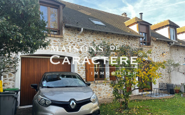 Maison en pierres restaurée avec jardin et garage