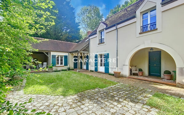 Élégante maison avec studio indépendant dans un environnement d&rsquo;exception