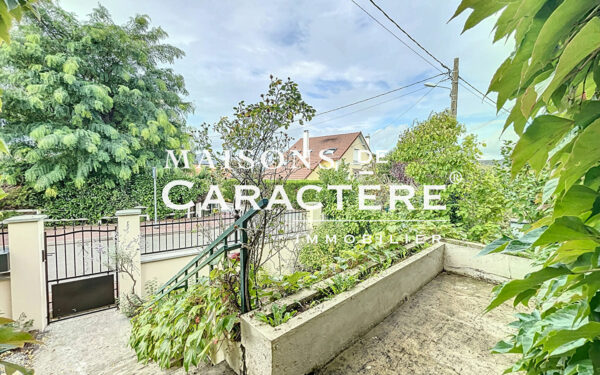 Maison de charme individuelle de 90m2 & jardin à 10 mn à pied des écoles et commerces