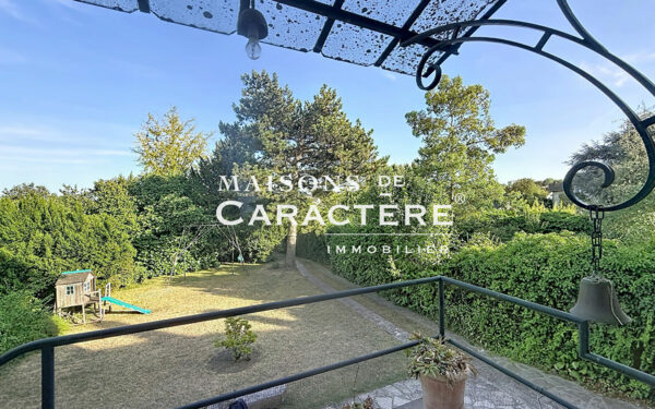 Maison d&rsquo;époque au jardin extraordinaire de 1400m2 au coeur de ville