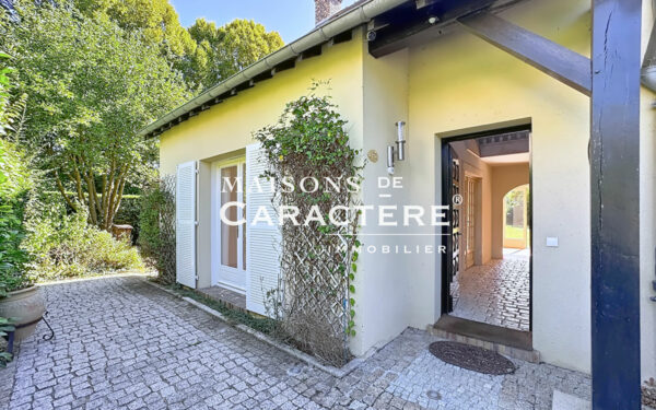 Maison de village familiale au centre de Chavenay